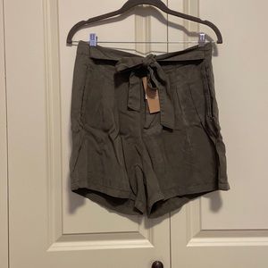 New with tags high waisted olive tie front shorts